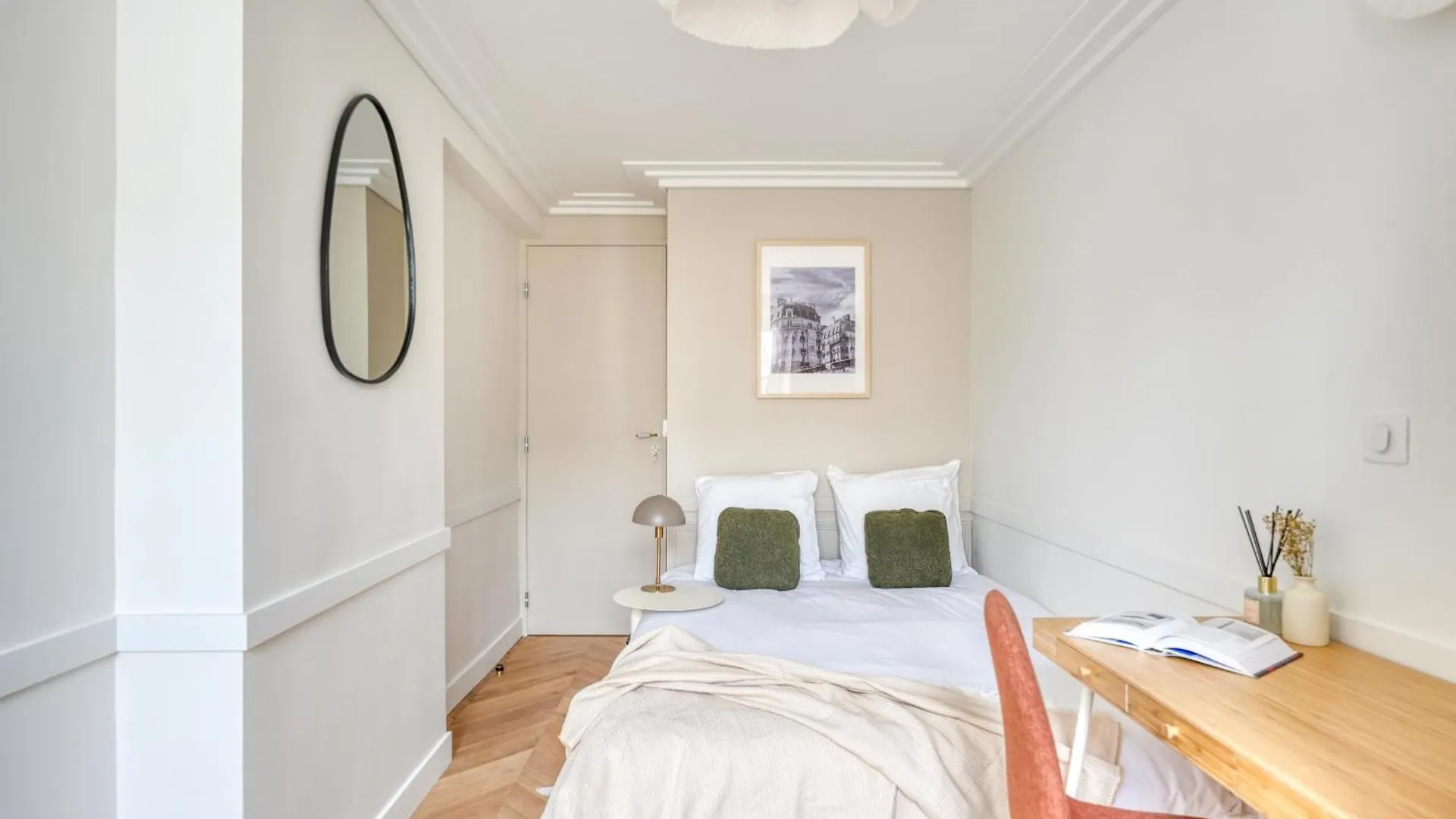 Charming 2-Bedroom With Living Room 47 M Paris 9E