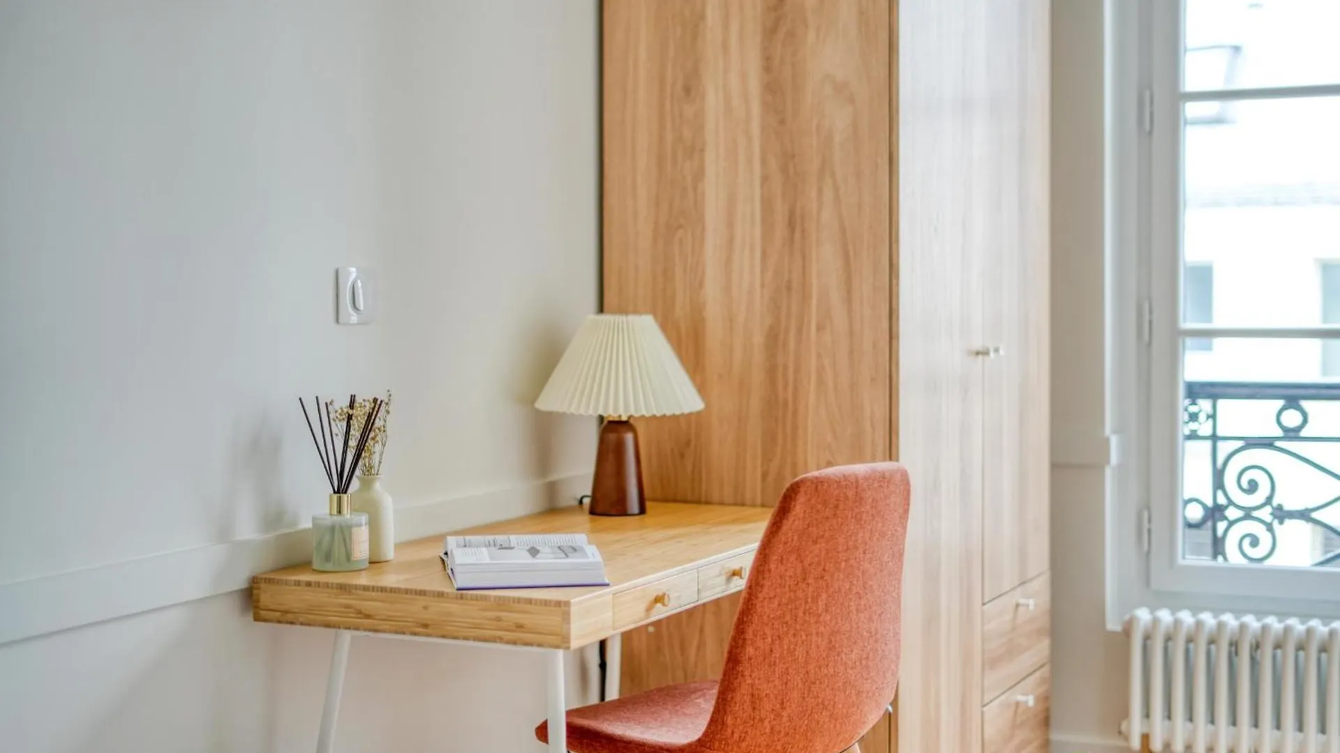 Apartment Charming 2-Bedroom With Living Room 47 M Paris 9E France