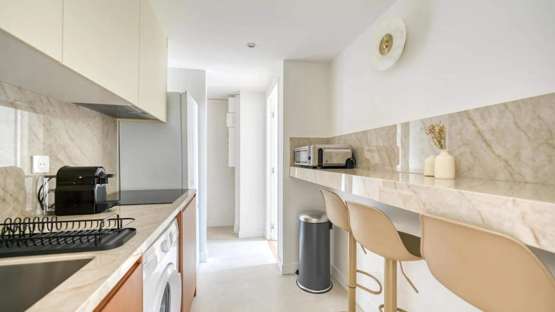 Charming 2-Bedroom With Living Room 47 M Paris 9E Apartment