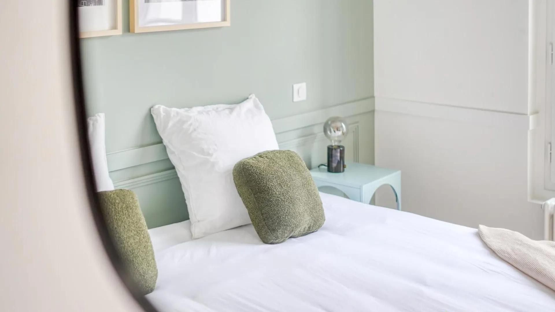 Apartment Charming 2-Bedroom With Living Room 47 M Paris 9E France