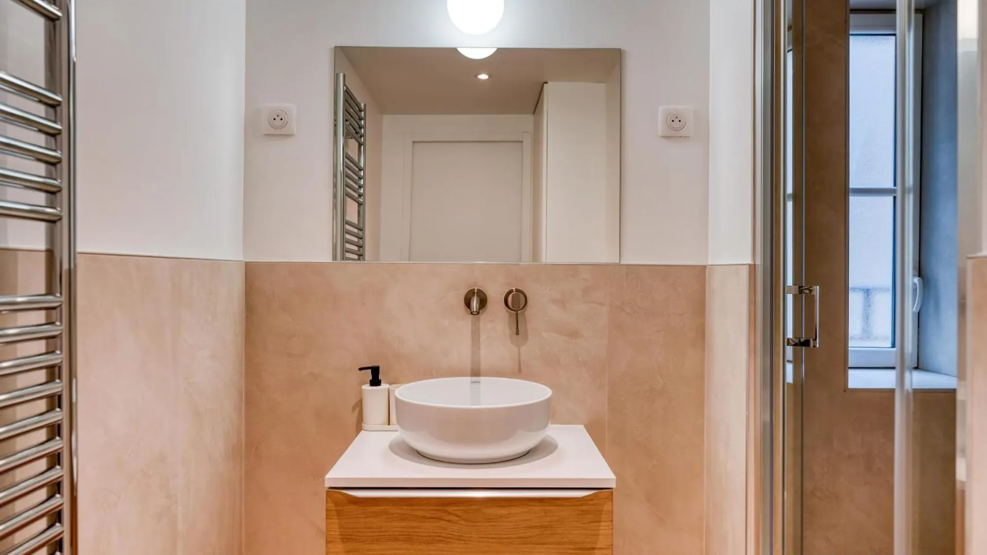 Charming 2-Bedroom With Living Room 47 M Paris 9E France