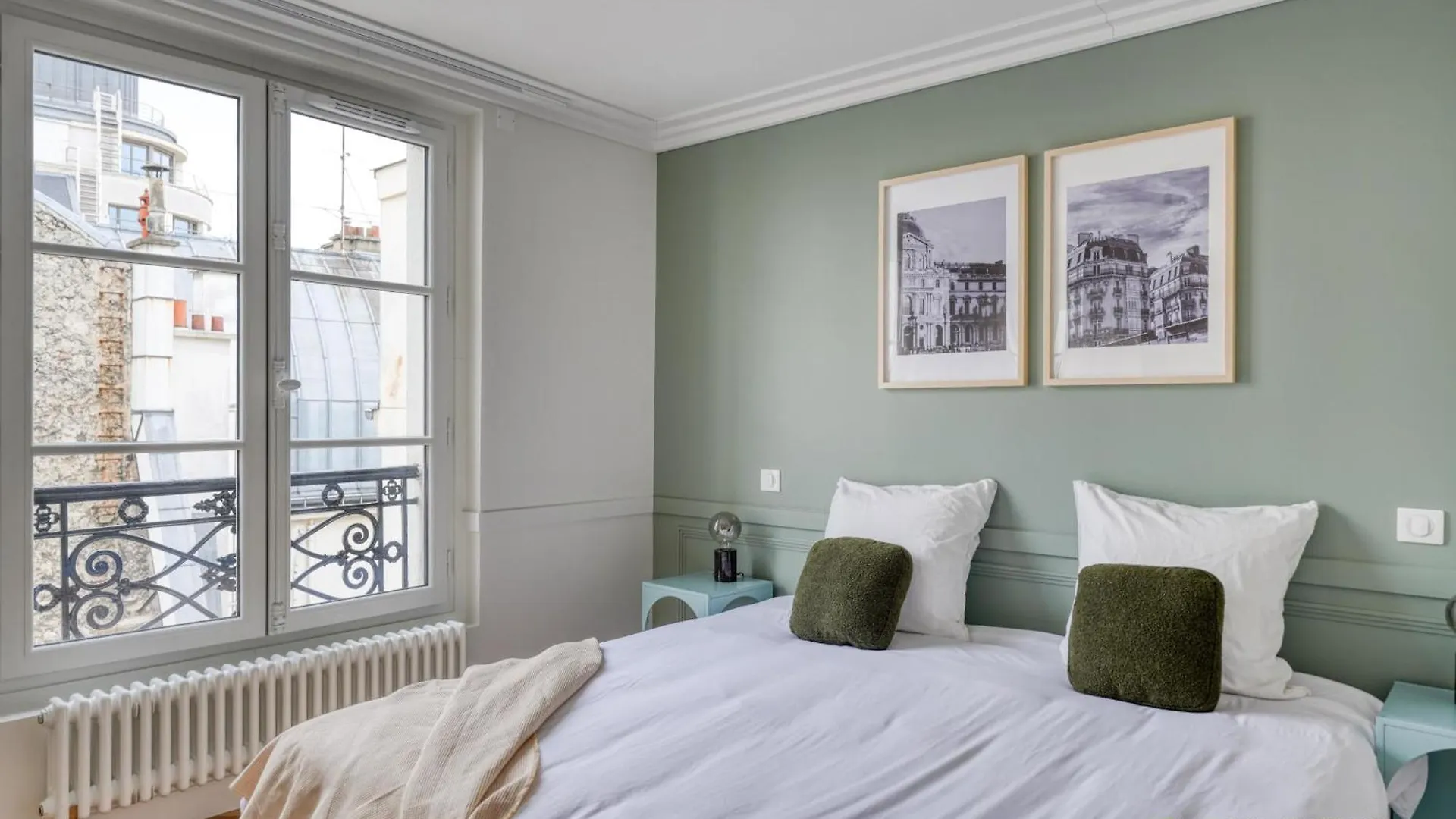 Charming 2-Bedroom With Living Room 47 M Paris 9E Apartment