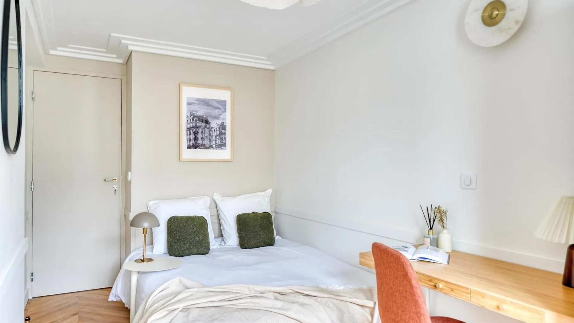 Charming 2-Bedroom With Living Room 47 M Paris 9E France