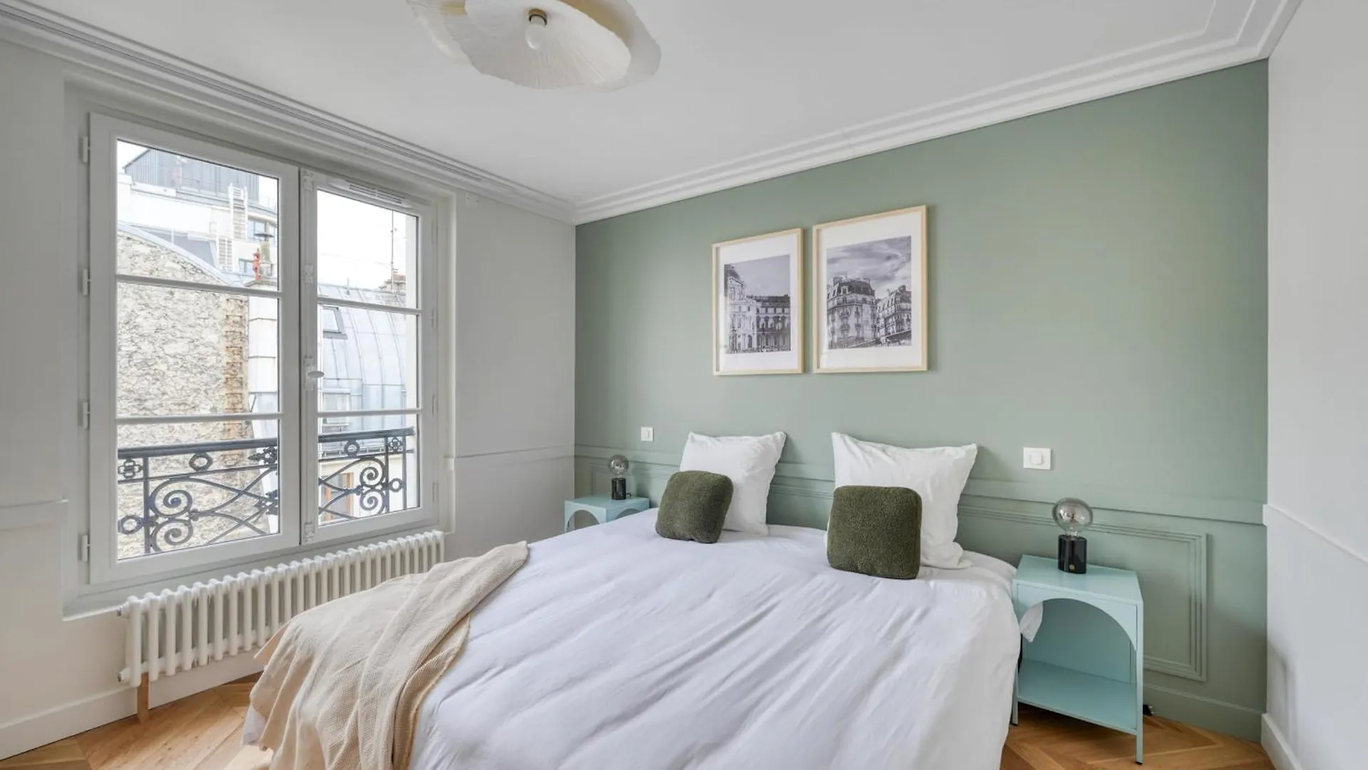 Charming 2-Bedroom With Living Room 47 M Paris 9E Apartment
