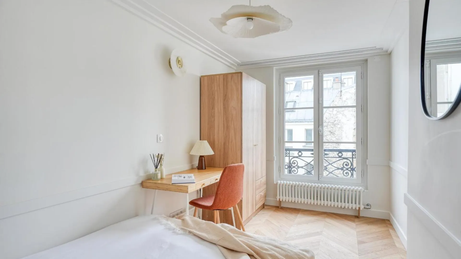 Apartment Charming 2-Bedroom With Living Room 47 M Paris 9E France