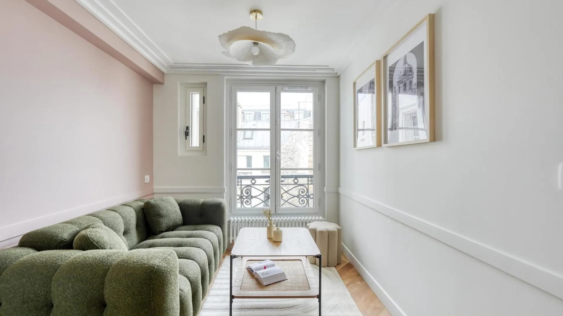 Charming 2-Bedroom With Living Room 47 M Paris 9E Apartment